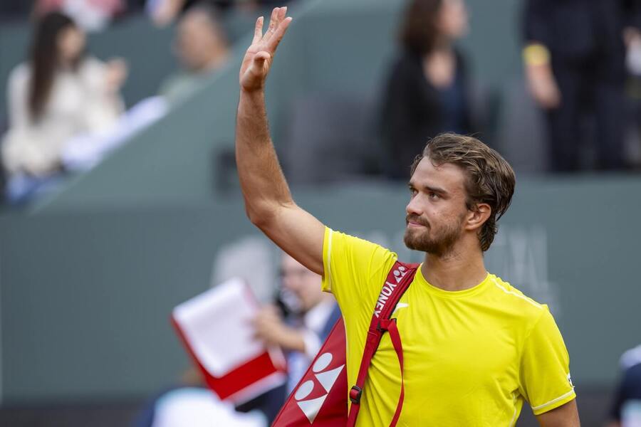 Tenis, ATP, Tomáš Macháč slaví vítězství nad Djokovičem v Ženevě, Švýcarsko