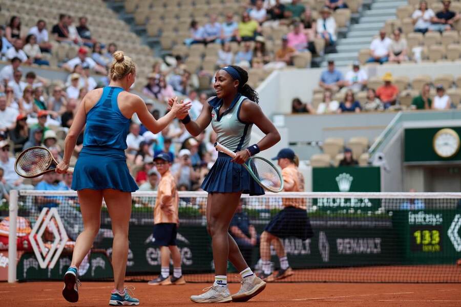 Tenis, WTA, Kateřina Siniaková a Coco Gauff během French Open, Roland Garros, čtyřhra