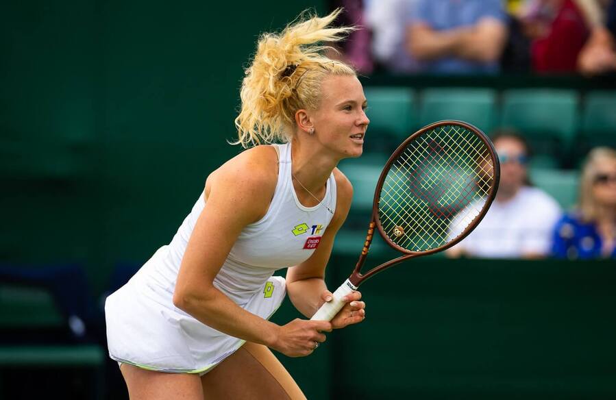 Tenis, Wimbledon, Kateřina Siniaková během dvouhry v All England Clubu, Londýn, grandslam