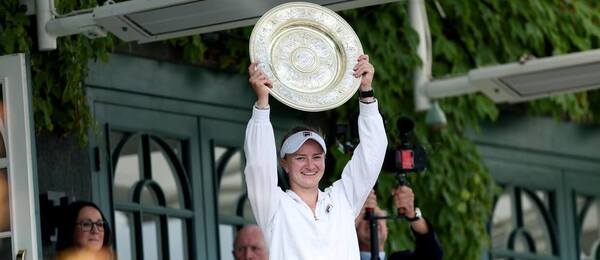 Barbora Krejčíková po vítězství na Wimbledonu 2024, šampionka dvouhry vyhrála 2,7 milionu liber na prize money