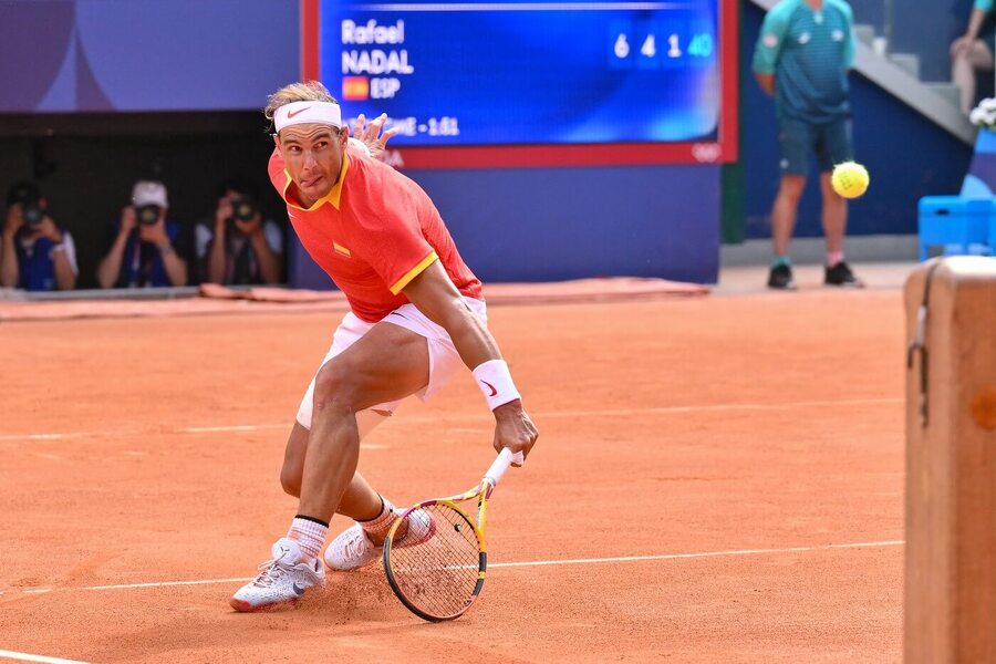 Rafael Nadal ve vítězném utkání 1. kola dvouhry mužů na LOH 2024 v Paříži, dnes se v souboji dvou tenisových velikánů utká s Novakem Djokovičem