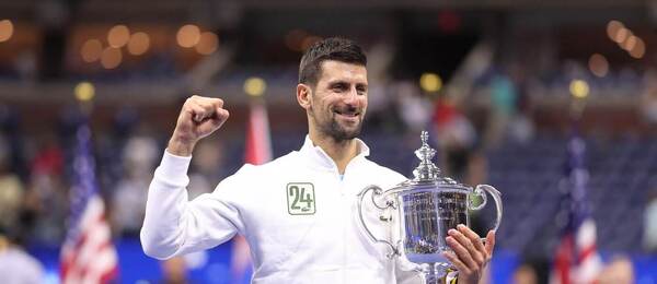 Tenis, ATP, Novak Djokovič s trofejí pro vítěze US Open, New York, grandslam