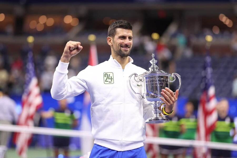 Tenis, ATP, Novak Djokovič s trofejí pro vítěze US Open, New York, grandslam