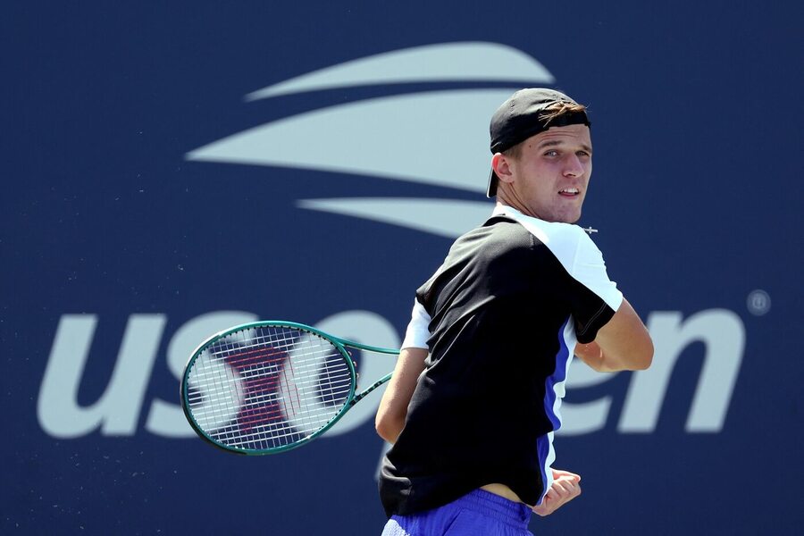 Český tenista Jakub Menšík v zápase US Open 2024, kde ho dnes ve 3. kole vyzve Nuno Borges z Portugalska