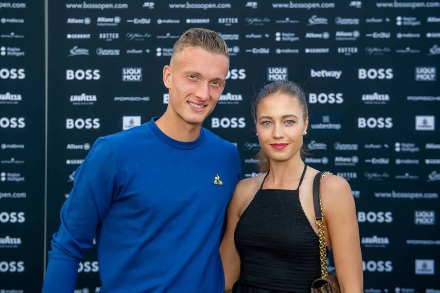 Tenis, Jiří Lehečka s dnes už bývalou přítelkyní Viktorií Wojcikovou na turnaji ve Stuttgartu