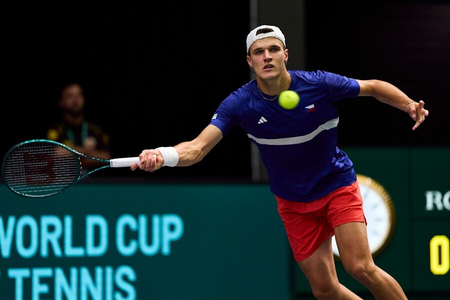 Tenis, Davis Cup - Davisův pohár, Jakub Menšík během zápasu s Austrálií