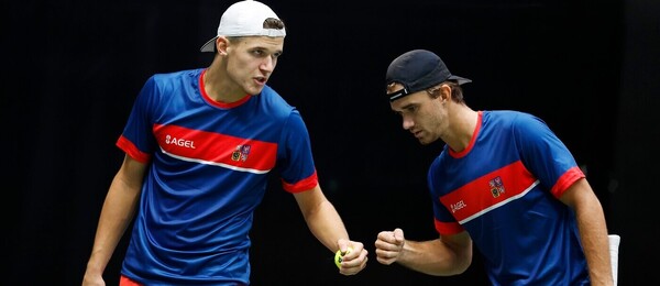 Tenis, Davis Cup - Davisův pohár, Jakub Menšík a Tomáš Macháč během tréninku