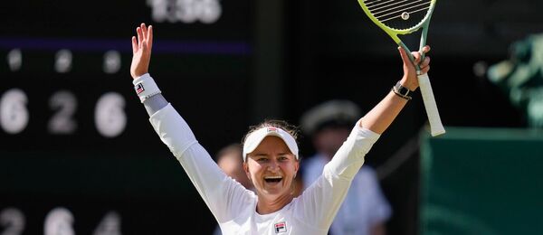 Tenis, WTA, Barbora Krejčíková se raduje z vítězství na Wimbledonu