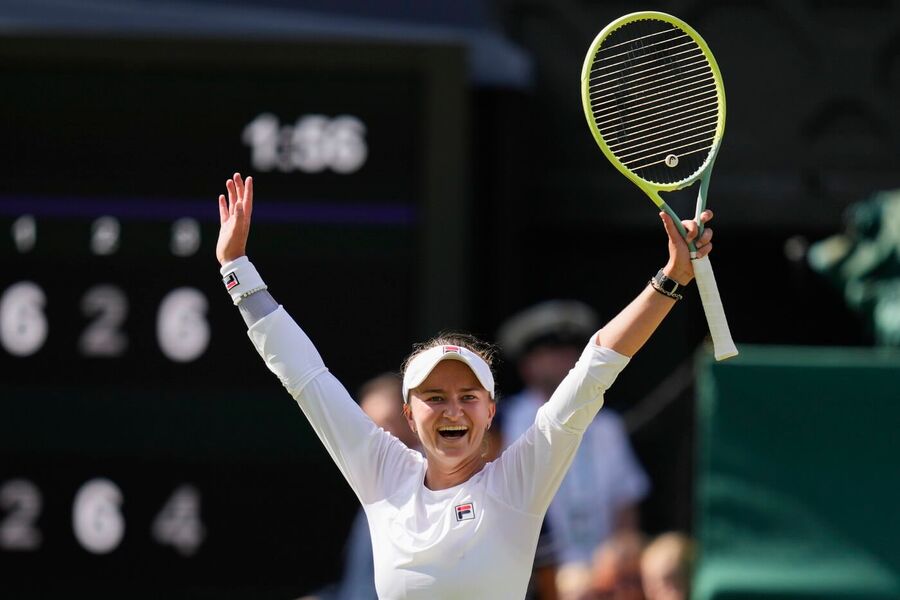 Tenis, WTA, Barbora Krejčíková se raduje z vítězství na Wimbledonu