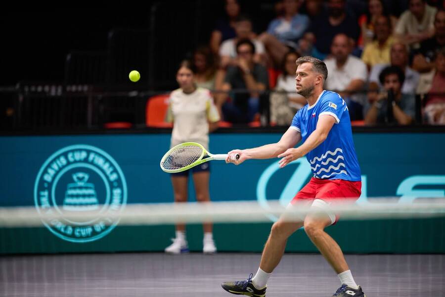 Tenis, ATP, Adam Pavlásek během utkání Davis Cupu proti Španělsku