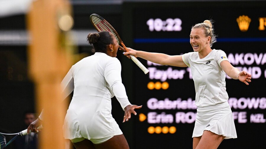 Tenis, WTA, Kateřina Siniaková a Taylor Townsend během Wimbledonu, Londýn