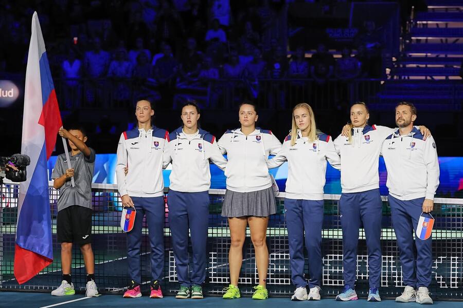 Tenis, BJK Cup, slovenský tým - Tereza Mihalíková, Renata Jamrichová, Viktoria Hrunčáková, Anna Karolína Schmiedlová, Rebecca Šramková a Matej Lipták