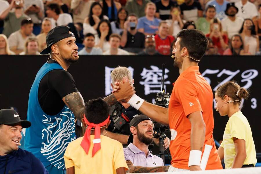 Nick Kyrgios a Novak Djokovič po společné exhibici před Australian Open 2023, nyní oba společně nastoupí do čtyřhry v Brisbane