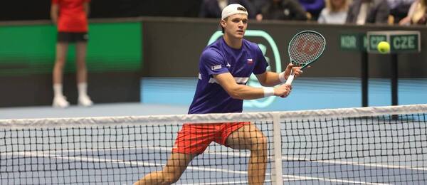 Český tenista Jakub Menšík během kvalifikace na Davis Cup 2025, dnes Menšík hraje 1. kolo ATP 500 Rotterdam 2025