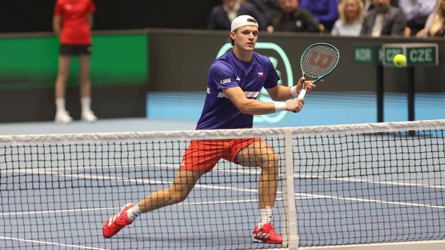 Český tenista Jakub Menšík během kvalifikace na Davis Cup 2025, dnes Menšík hraje 1. kolo ATP 500 Rotterdam 2025