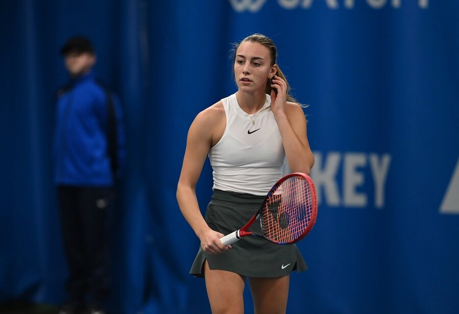 Tenis, Eliška Ticháčková během zápasu české tenisové extraligy