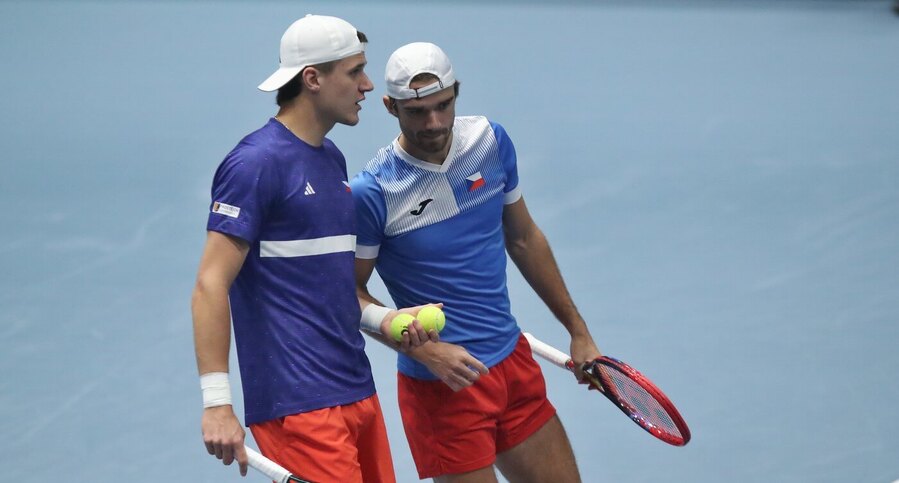 Tenis, ATP, Tomáš Macháč a Jakub Menšík během týmového Davis Cupu, Davisův pohár