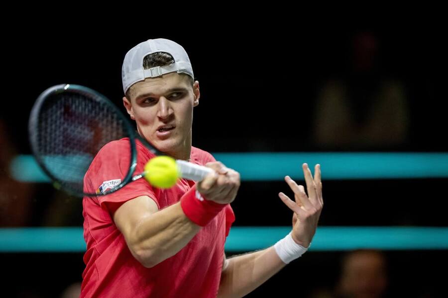 Tenis, ATP, Jakub Menšík během halového turnaje v Rotterdamu