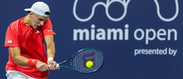 Jakub Menšík ve vítězném utkání na Miami Open 2025, Menšík dnes hraje 2. kolo proti Jacku Draperovi